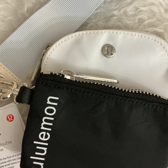 lululemon athletica White and Black Dual Pouch Wristlet - Picture 2 of 4